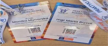 Zdjęcie dwóch konferencyjnych identyfikatorów należących do Moniki Mynarskiej i Marty Bryzek