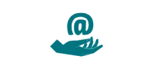 dłoń podtrzymująca znak @ jako symbol treści internetowych